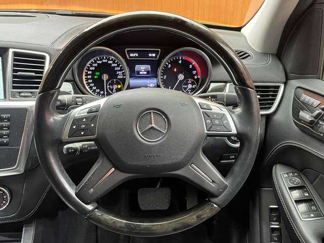 メルセデス・ベンツ ＧＬ３５０ ブルーテック 4MATIC レザー エクスクルーシブ 千葉県 2015(平27)年 7.1万km オブシディアンブラック パノラマＳＲ　/黒革シート　/ＡＣＣ　/ナビ　/ＴＶ　/３６０°Ｂｌｕｅｔｏｏｔｈ接続　/シートヒーター　/電動リアゲート　/ＨＩＤライト　/アクティブパーキング　/衝突軽減Ｂ　/ＢＳＭ　/ＬＫＡ　/ＥＴＣ　/ドラレコ　/ＥＴＣ