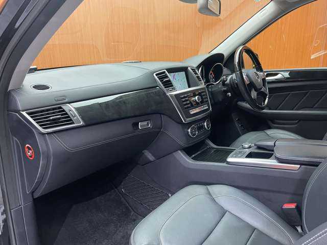 メルセデス・ベンツ ＧＬ３５０ ブルーテック 4MATIC レザー エクスクルーシブ 千葉県 2015(平27)年 7.1万km オブシディアンブラック パノラマＳＲ　/黒革シート　/ＡＣＣ　/ナビ　/ＴＶ　/３６０°Ｂｌｕｅｔｏｏｔｈ接続　/シートヒーター　/電動リアゲート　/ＨＩＤライト　/アクティブパーキング　/衝突軽減Ｂ　/ＢＳＭ　/ＬＫＡ　/ＥＴＣ　/ドラレコ　/ＥＴＣ