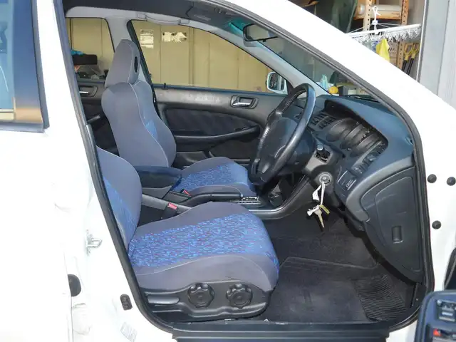 ホンダ トルネオ SiR 栃木県 2001(平13)年 5.2万km タフタホワイト 安全装備/[EPS]/純正オーディオ/[AM/FM/CD]/キセノンヘッドライト/フォグランプ/電動格納ミラー/純正マット/革巻きステアリング/保証書