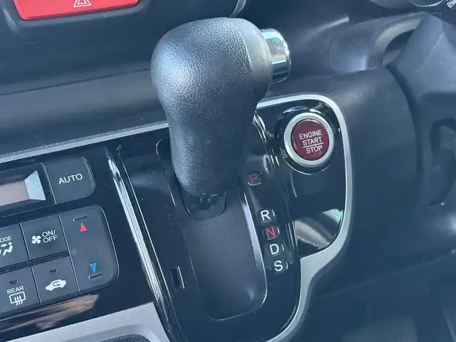 ホンダ Ｎ ＢＯＸ カスタム ターボ SSパッケージ 東京都 2015(平27)年 3.4万km プレミアムゴールドパープルパール 社外HDDナビ　/・ＦＭ／ＡＭ／ＣＤ／ＤＶＤ/・フルセグＴＶ／Ｂｌｕｅｔｏｏｔｈ　/両側パワースライドドア　/ＥＴＣ　/バックカメラ　/アイドリングストップ/革巻ステアリング/ステアリングスイッチ/エンジンスタートボタン/スマートキー/純正15インチアルミホイール/純正フロアマット/オートライト/オートエアコン