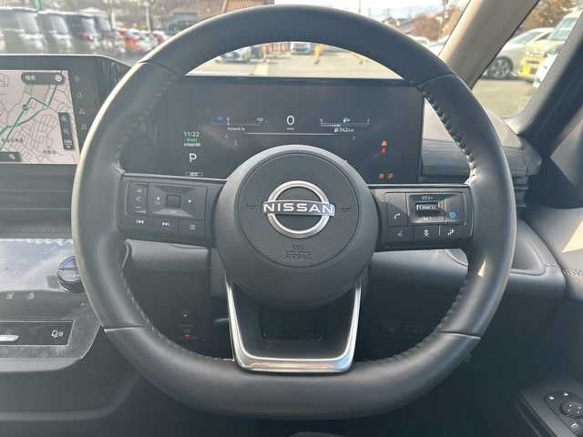 日産 セレナ e－パワー ルキシオン 福岡県 2023(令5)年 1.4万km プリズムホワイト ワンオーナー/プロパイロット2.0/純正フリップダウンモニター/純正フロントマスク/純正ナビ/（BT/フルセグ/AM/FM/USB/HDMI/AｐｐleCarPlay)/アラウンドビューモニター/Bカメラ/フロントカメラ/サイドカメラ/両側パワースライドドア/レーダークルーズコントロール/LEDヘッドライト/オートライト/オートマチックハイビーム/合皮シート/シートヒーター/ステアリングヒーター/ステアリングスイッチ/純正16インチAW/デジタルインナーミラー/HUD/電動パーキングブレーキ/置くだけ充電/ePedal/パーキングアシスト/横滑り防止装置/コーナーセンサー/レーンキープアシスト/盗難防止装置/衝突被害軽減システム/ウィンカーミラー/リアサンシェード/スマートキー/ETC2.0/保証書/取扱説明書