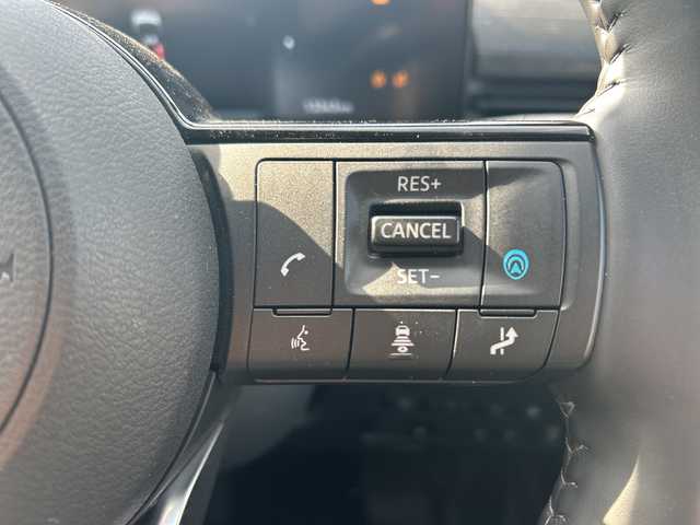 日産 セレナ e－パワー ルキシオン 福岡県 2023(令5)年 1.4万km プリズムホワイト ワンオーナー/プロパイロット2.0/純正フリップダウンモニター/純正フロントマスク/純正ナビ/（BT/フルセグ/AM/FM/USB/HDMI/AｐｐleCarPlay)/アラウンドビューモニター/Bカメラ/フロントカメラ/サイドカメラ/両側パワースライドドア/レーダークルーズコントロール/LEDヘッドライト/オートライト/オートマチックハイビーム/合皮シート/シートヒーター/ステアリングヒーター/ステアリングスイッチ/純正16インチAW/デジタルインナーミラー/HUD/電動パーキングブレーキ/置くだけ充電/ePedal/パーキングアシスト/横滑り防止装置/コーナーセンサー/レーンキープアシスト/盗難防止装置/衝突被害軽減システム/ウィンカーミラー/リアサンシェード/スマートキー/ETC2.0/保証書/取扱説明書