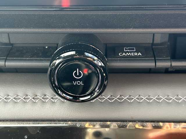 日産 セレナ e－パワー ルキシオン 福岡県 2023(令5)年 1.4万km プリズムホワイト ワンオーナー/プロパイロット2.0/純正フリップダウンモニター/純正フロントマスク/純正ナビ/（BT/フルセグ/AM/FM/USB/HDMI/AｐｐleCarPlay)/アラウンドビューモニター/Bカメラ/フロントカメラ/サイドカメラ/両側パワースライドドア/レーダークルーズコントロール/LEDヘッドライト/オートライト/オートマチックハイビーム/合皮シート/シートヒーター/ステアリングヒーター/ステアリングスイッチ/純正16インチAW/デジタルインナーミラー/HUD/電動パーキングブレーキ/置くだけ充電/ePedal/パーキングアシスト/横滑り防止装置/コーナーセンサー/レーンキープアシスト/盗難防止装置/衝突被害軽減システム/ウィンカーミラー/リアサンシェード/スマートキー/ETC2.0/保証書/取扱説明書