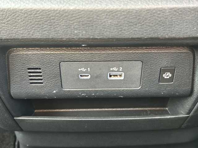 日産 セレナ e－パワー ルキシオン 福岡県 2023(令5)年 1.4万km プリズムホワイト ワンオーナー/プロパイロット2.0/純正フリップダウンモニター/純正フロントマスク/純正ナビ/（BT/フルセグ/AM/FM/USB/HDMI/AｐｐleCarPlay)/アラウンドビューモニター/Bカメラ/フロントカメラ/サイドカメラ/両側パワースライドドア/レーダークルーズコントロール/LEDヘッドライト/オートライト/オートマチックハイビーム/合皮シート/シートヒーター/ステアリングヒーター/ステアリングスイッチ/純正16インチAW/デジタルインナーミラー/HUD/電動パーキングブレーキ/置くだけ充電/ePedal/パーキングアシスト/横滑り防止装置/コーナーセンサー/レーンキープアシスト/盗難防止装置/衝突被害軽減システム/ウィンカーミラー/リアサンシェード/スマートキー/ETC2.0/保証書/取扱説明書