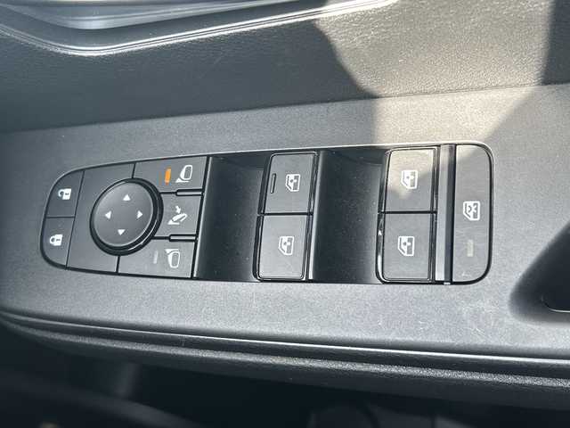 日産 セレナ e－パワー ルキシオン 福岡県 2023(令5)年 1.4万km プリズムホワイト ワンオーナー/プロパイロット2.0/純正フリップダウンモニター/純正フロントマスク/純正ナビ/（BT/フルセグ/AM/FM/USB/HDMI/AｐｐleCarPlay)/アラウンドビューモニター/Bカメラ/フロントカメラ/サイドカメラ/両側パワースライドドア/レーダークルーズコントロール/LEDヘッドライト/オートライト/オートマチックハイビーム/合皮シート/シートヒーター/ステアリングヒーター/ステアリングスイッチ/純正16インチAW/デジタルインナーミラー/HUD/電動パーキングブレーキ/置くだけ充電/ePedal/パーキングアシスト/横滑り防止装置/コーナーセンサー/レーンキープアシスト/盗難防止装置/衝突被害軽減システム/ウィンカーミラー/リアサンシェード/スマートキー/ETC2.0/保証書/取扱説明書