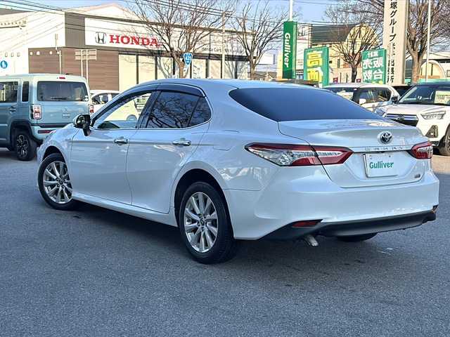 トヨタ カムリ G 鳥取県 2018(平30)年 9.9万km プラチナホワイトパールマイカ レーダークルーズコントロール/ＳＤナビ/バックカメラ/フルセグＴＶ　ＤＶＤ　ＣＤ　Ｂｌｕｅｔｏｏｔｈ/ビルトインＥＴＣ/ＭＴモード付ＡＴ/前後ドライブレコーダー/運転席パワーシート/オートホールド/オートハイビーム/オートライト/レーンアシスト/社外レーダー/ＬＥＤライト/フォグランプ/スマートキー/スペアキー/新車保証書/取扱説明書