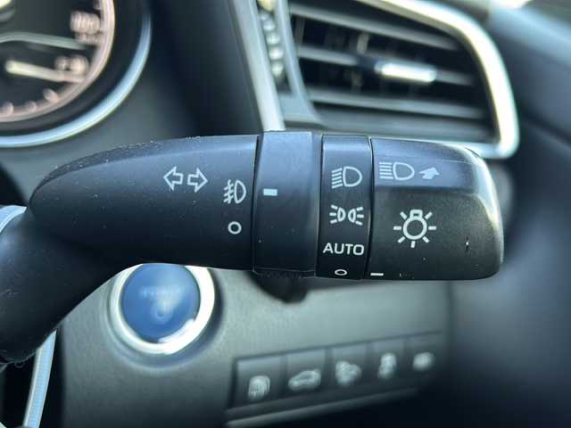 トヨタ カムリ G 鳥取県 2018(平30)年 9.9万km プラチナホワイトパールマイカ レーダークルーズコントロール/ＳＤナビ/バックカメラ/フルセグＴＶ　ＤＶＤ　ＣＤ　Ｂｌｕｅｔｏｏｔｈ/ビルトインＥＴＣ/ＭＴモード付ＡＴ/前後ドライブレコーダー/運転席パワーシート/オートホールド/オートハイビーム/オートライト/レーンアシスト/社外レーダー/ＬＥＤライト/フォグランプ/スマートキー/スペアキー/新車保証書/取扱説明書