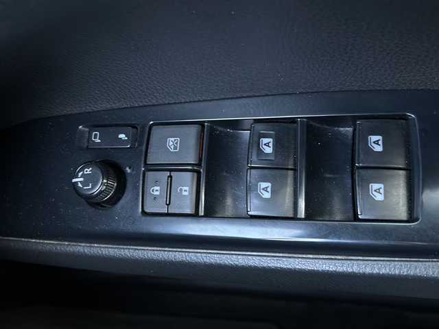 トヨタ カムリ G 鳥取県 2018(平30)年 9.9万km プラチナホワイトパールマイカ レーダークルーズコントロール/ＳＤナビ/バックカメラ/フルセグＴＶ　ＤＶＤ　ＣＤ　Ｂｌｕｅｔｏｏｔｈ/ビルトインＥＴＣ/ＭＴモード付ＡＴ/前後ドライブレコーダー/運転席パワーシート/オートホールド/オートハイビーム/オートライト/レーンアシスト/社外レーダー/ＬＥＤライト/フォグランプ/スマートキー/スペアキー/新車保証書/取扱説明書