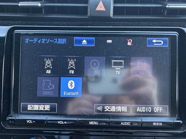 トヨタ カムリ G 鳥取県 2018(平30)年 9.9万km プラチナホワイトパールマイカ レーダークルーズコントロール/ＳＤナビ/バックカメラ/フルセグＴＶ　ＤＶＤ　ＣＤ　Ｂｌｕｅｔｏｏｔｈ/ビルトインＥＴＣ/ＭＴモード付ＡＴ/前後ドライブレコーダー/運転席パワーシート/オートホールド/オートハイビーム/オートライト/レーンアシスト/社外レーダー/ＬＥＤライト/フォグランプ/スマートキー/スペアキー/新車保証書/取扱説明書