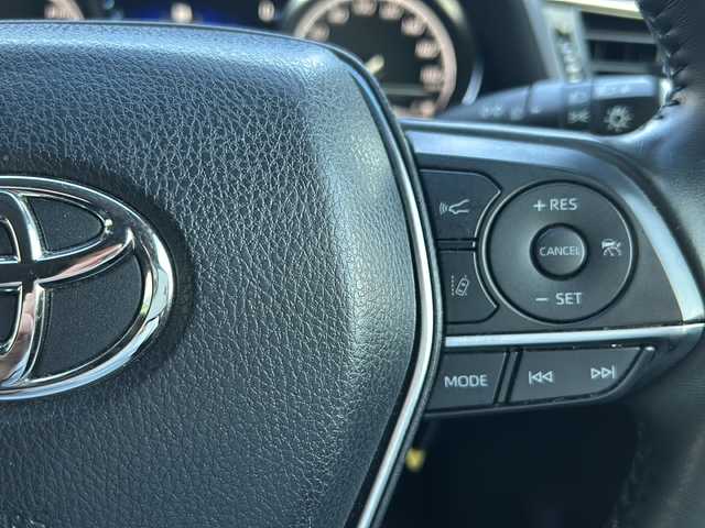 トヨタ カムリ G 鳥取県 2018(平30)年 9.9万km プラチナホワイトパールマイカ レーダークルーズコントロール/ＳＤナビ/バックカメラ/フルセグＴＶ　ＤＶＤ　ＣＤ　Ｂｌｕｅｔｏｏｔｈ/ビルトインＥＴＣ/ＭＴモード付ＡＴ/前後ドライブレコーダー/運転席パワーシート/オートホールド/オートハイビーム/オートライト/レーンアシスト/社外レーダー/ＬＥＤライト/フォグランプ/スマートキー/スペアキー/新車保証書/取扱説明書