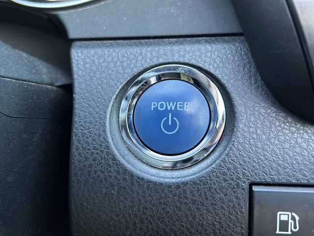 トヨタ カムリ G 鳥取県 2018(平30)年 9.9万km プラチナホワイトパールマイカ レーダークルーズコントロール/ＳＤナビ/バックカメラ/フルセグＴＶ　ＤＶＤ　ＣＤ　Ｂｌｕｅｔｏｏｔｈ/ビルトインＥＴＣ/ＭＴモード付ＡＴ/前後ドライブレコーダー/運転席パワーシート/オートホールド/オートハイビーム/オートライト/レーンアシスト/社外レーダー/ＬＥＤライト/フォグランプ/スマートキー/スペアキー/新車保証書/取扱説明書