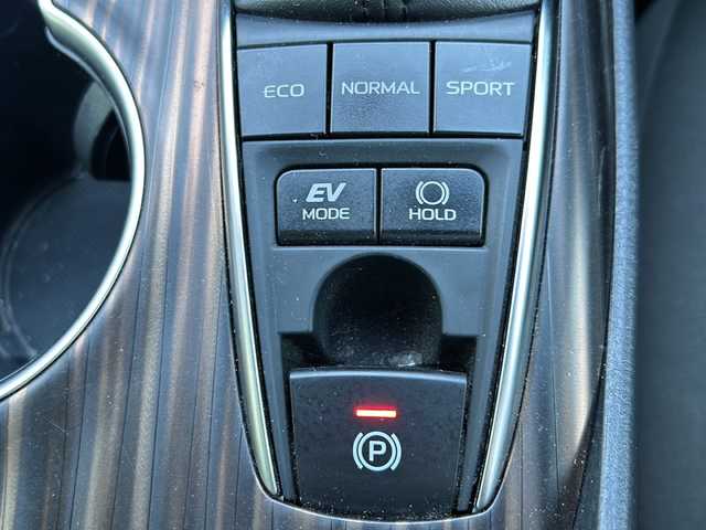 トヨタ カムリ G 鳥取県 2018(平30)年 9.9万km プラチナホワイトパールマイカ レーダークルーズコントロール/ＳＤナビ/バックカメラ/フルセグＴＶ　ＤＶＤ　ＣＤ　Ｂｌｕｅｔｏｏｔｈ/ビルトインＥＴＣ/ＭＴモード付ＡＴ/前後ドライブレコーダー/運転席パワーシート/オートホールド/オートハイビーム/オートライト/レーンアシスト/社外レーダー/ＬＥＤライト/フォグランプ/スマートキー/スペアキー/新車保証書/取扱説明書