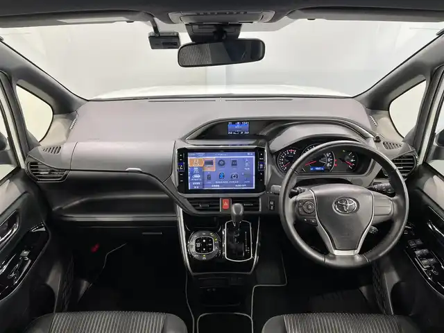 トヨタ ヴォクシー ZS 煌Ⅱ 愛知県 2020(令2)年 4.8万km ホワイトパールクリスタルシャイン AIS評価4.5点/トヨタセーフティセンス/BIGX11インチナビ/（Bluetooth/フルセグTV/HDMI/CD・DVD再生/USB)/バックカメラ/前後ドライブレコーダー/両側パワースライドドア/クルーズコントロール/スマートキー/・プッシュスタート/LEDヘッドライト/・フォグランプ/社外フロアマット/純正アルミホイール/サンシェード/革巻きステアリング/ステアリングスイッチ