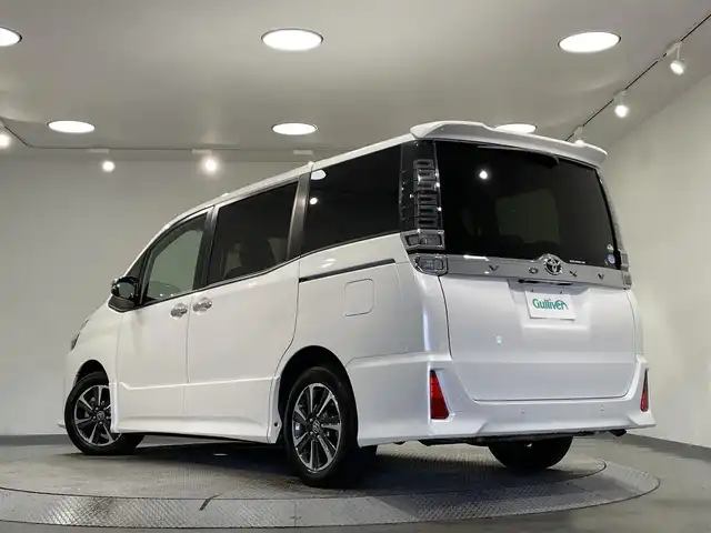 トヨタ ヴォクシー ZS 煌Ⅱ 愛知県 2020(令2)年 4.8万km ホワイトパールクリスタルシャイン AIS評価4.5点/トヨタセーフティセンス/BIGX11インチナビ/（Bluetooth/フルセグTV/HDMI/CD・DVD再生/USB)/バックカメラ/前後ドライブレコーダー/両側パワースライドドア/クルーズコントロール/スマートキー/・プッシュスタート/LEDヘッドライト/・フォグランプ/社外フロアマット/純正アルミホイール/サンシェード/革巻きステアリング/ステアリングスイッチ