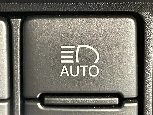 トヨタ ヴォクシー ZS 煌Ⅱ 愛知県 2020(令2)年 4.8万km ホワイトパールクリスタルシャイン AIS評価4.5点/トヨタセーフティセンス/BIGX11インチナビ/（Bluetooth/フルセグTV/HDMI/CD・DVD再生/USB)/バックカメラ/前後ドライブレコーダー/両側パワースライドドア/クルーズコントロール/スマートキー/・プッシュスタート/LEDヘッドライト/・フォグランプ/社外フロアマット/純正アルミホイール/サンシェード/革巻きステアリング/ステアリングスイッチ