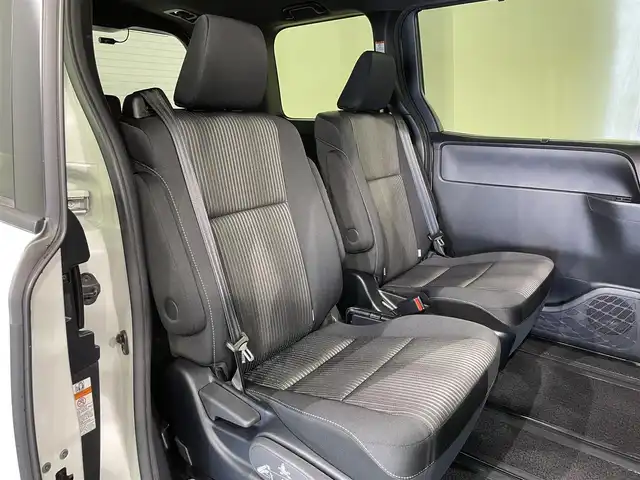 トヨタ ヴォクシー ZS 煌Ⅱ 愛知県 2020(令2)年 4.8万km ホワイトパールクリスタルシャイン AIS評価4.5点/トヨタセーフティセンス/BIGX11インチナビ/（Bluetooth/フルセグTV/HDMI/CD・DVD再生/USB)/バックカメラ/前後ドライブレコーダー/両側パワースライドドア/クルーズコントロール/スマートキー/・プッシュスタート/LEDヘッドライト/・フォグランプ/社外フロアマット/純正アルミホイール/サンシェード/革巻きステアリング/ステアリングスイッチ