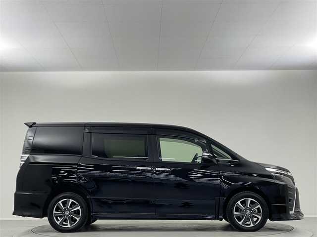 トヨタ ヴォクシー ZS 煌Ⅲ 宮城県 2021(令3)年 4.4万km ブラック ＴＲＤエアロ　純正ナビ　フルセグ　ＴＶキャンセラー　両側パワースライド　ＬＥＤヘッド　ＬＥＤフォグ　クルーズコントロール　ビルトインＥＴＣ　純正フロアマット　ドアバイザー　リアオートエアコン