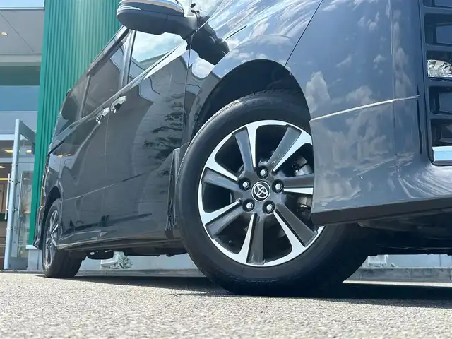トヨタ ヴォクシー ZS 煌Ⅲ 宮城県 2021(令3)年 4.4万km ブラック TRDエアロ/セーフティセンス/・プリクラッシュセーフティ/・レーンディパーチャーアラート/・オートマチックハイビーム/・先行車発進告知機能/インテリジェントクリアランスソナー/純正ナビ/・CD/DVD/・Bluetooth/・フルセグTV/バックカメラ/ビルトインETC/両側パワースライドドア/ハーフレザーシート/革巻きステアリング/クルーズコントロール/ステアリングスイッチ/MTモード付AT/LEDヘッドランプ/フォグランプ/オートライト/スマートキー＆プッシュスタート/電動格納ミラー/純正16インチAW/純正フロアマット/純正ドアバイザー/Wエアバッグ
