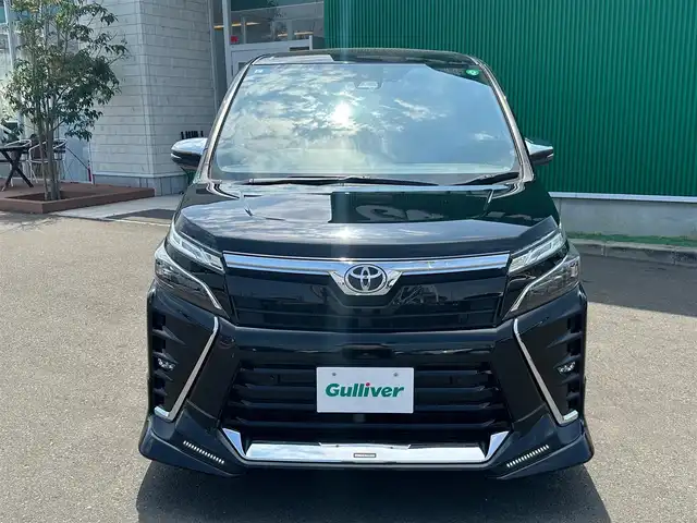 トヨタ ヴォクシー ZS 煌Ⅲ 宮城県 2021(令3)年 4.4万km ブラック TRDエアロ/セーフティセンス/・プリクラッシュセーフティ/・レーンディパーチャーアラート/・オートマチックハイビーム/・先行車発進告知機能/インテリジェントクリアランスソナー/純正ナビ/・CD/DVD/・Bluetooth/・フルセグTV/バックカメラ/ビルトインETC/両側パワースライドドア/ハーフレザーシート/革巻きステアリング/クルーズコントロール/ステアリングスイッチ/MTモード付AT/LEDヘッドランプ/フォグランプ/オートライト/スマートキー＆プッシュスタート/電動格納ミラー/純正16インチAW/純正フロアマット/純正ドアバイザー/Wエアバッグ