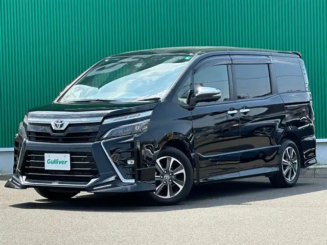 トヨタ ヴォクシー ZS 煌Ⅲ 宮城県 2021(令3)年 4.4万km ブラック TRDエアロ/セーフティセンス/・プリクラッシュセーフティ/・レーンディパーチャーアラート/・オートマチックハイビーム/・先行車発進告知機能/インテリジェントクリアランスソナー/純正ナビ/・CD/DVD/・Bluetooth/・フルセグTV/バックカメラ/ビルトインETC/両側パワースライドドア/ハーフレザーシート/革巻きステアリング/クルーズコントロール/ステアリングスイッチ/MTモード付AT/LEDヘッドランプ/フォグランプ/オートライト/スマートキー＆プッシュスタート/電動格納ミラー/純正16インチAW/純正フロアマット/純正ドアバイザー/Wエアバッグ
