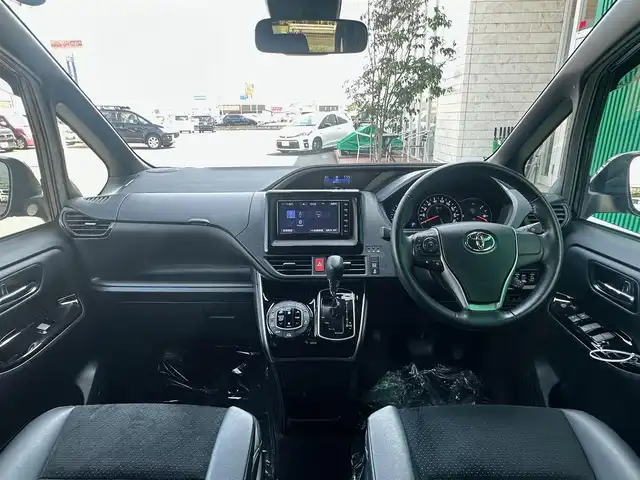 トヨタ ヴォクシー ZS 煌Ⅲ 宮城県 2021(令3)年 4.4万km ブラック TRDエアロ/セーフティセンス/・プリクラッシュセーフティ/・レーンディパーチャーアラート/・オートマチックハイビーム/・先行車発進告知機能/インテリジェントクリアランスソナー/純正ナビ/・CD/DVD/・Bluetooth/・フルセグTV/バックカメラ/ビルトインETC/両側パワースライドドア/ハーフレザーシート/革巻きステアリング/クルーズコントロール/ステアリングスイッチ/MTモード付AT/LEDヘッドランプ/フォグランプ/オートライト/スマートキー＆プッシュスタート/電動格納ミラー/純正16インチAW/純正フロアマット/純正ドアバイザー/Wエアバッグ