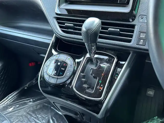 トヨタ ヴォクシー ZS 煌Ⅲ 宮城県 2021(令3)年 4.4万km ブラック TRDエアロ/セーフティセンス/・プリクラッシュセーフティ/・レーンディパーチャーアラート/・オートマチックハイビーム/・先行車発進告知機能/インテリジェントクリアランスソナー/純正ナビ/・CD/DVD/・Bluetooth/・フルセグTV/バックカメラ/ビルトインETC/両側パワースライドドア/ハーフレザーシート/革巻きステアリング/クルーズコントロール/ステアリングスイッチ/MTモード付AT/LEDヘッドランプ/フォグランプ/オートライト/スマートキー＆プッシュスタート/電動格納ミラー/純正16インチAW/純正フロアマット/純正ドアバイザー/Wエアバッグ