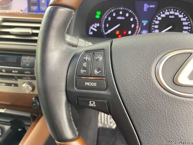 レクサス ＬＳ 600h バージョンC 道央・札幌 2013(平25)年 7.8万km ホワイトパールクリスタルシャイン ・4WD　　ハイブリッド/・モデリスタ　F.Rスポイラー/・4本出しマフラー/・OP三眼LEDライト/・サンルーフ/・純正メーカーナビ /・CD.Bluetooth・フルセグ/・TVキャンセラー/・バックカメラ/・シートヒーター/エアーシート/・レザーシート/パワーシート/・エアサス/エアサスコントローラー/・クリアランスソナー/・ウッドコンビハンドル/・ビルトインETC