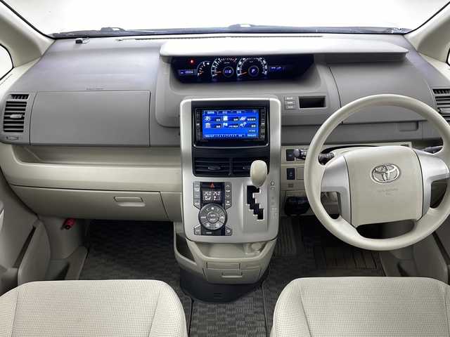 トヨタ ノア X Lセレクション 道央・札幌 2008(平20)年 13.6万km ホワイトパールクリスタルシャイン ・4WD  /寒冷地仕様/・純正HDDディーラーOPナビ/（CD/DVD/フルセグTV）/・フリップダウンモニター/・バックカメラ/・ワイパーデアイサー/・ウィンカーミラー/・ドアバイザー/・プッシュスタート/・スマートキー/・片側パワースライドドア/・純正フロアマット/・ETC/・夏タイヤ社外AW付き積込み（215/55R17）/・盗難防止装置