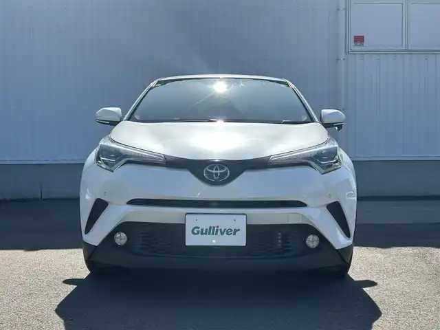トヨタ Ｃ－ＨＲ G 愛媛県 2017(平29)年 4.9万km ホワイトパールクリスタルシャイン 純正ナビ（Bluetooth/SD/CD/DVD/フルセグTV)/バックカメラ/前方ドライブレコーダー(SD欠)/ビルドインETC/ハーフレザーシート/シートヒーター/アダプティブクルーズコントロール/ブラインドスポットモニター/純正18インチアルミホイール/純正フロアマット/純正ドアバイザー/トノカバー/LEDヘッドライト/フォグランプ/オートマチックハイビーム/オートライト/ABS/横滑り防止装置/レーンキープアシスト/衝突被害軽減ブレーキ/盗難防止装置