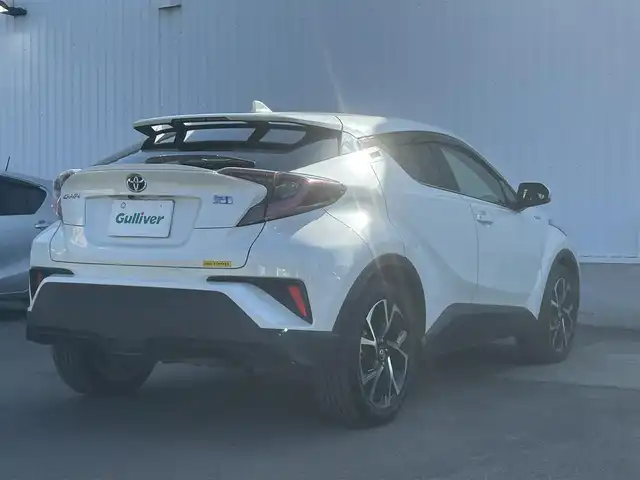 トヨタ Ｃ－ＨＲ G 愛媛県 2017(平29)年 4.9万km ホワイトパールクリスタルシャイン 純正ナビ（Bluetooth/SD/CD/DVD/フルセグTV)/バックカメラ/前方ドライブレコーダー(SD欠)/ビルドインETC/ハーフレザーシート/シートヒーター/アダプティブクルーズコントロール/ブラインドスポットモニター/純正18インチアルミホイール/純正フロアマット/純正ドアバイザー/トノカバー/LEDヘッドライト/フォグランプ/オートマチックハイビーム/オートライト/ABS/横滑り防止装置/レーンキープアシスト/衝突被害軽減ブレーキ/盗難防止装置
