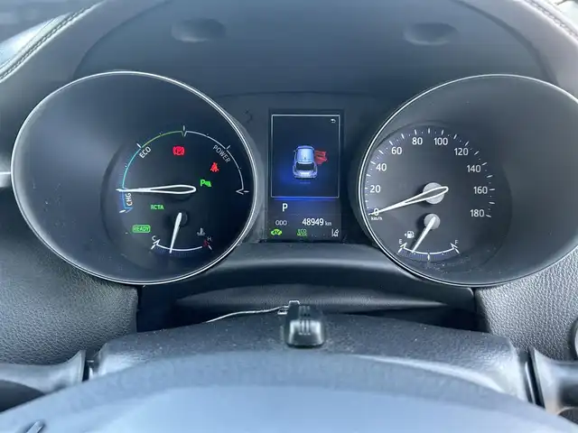 トヨタ Ｃ－ＨＲ G 愛媛県 2017(平29)年 4.9万km ホワイトパールクリスタルシャイン 純正ナビ（Bluetooth/SD/CD/DVD/フルセグTV)/バックカメラ/前方ドライブレコーダー(SD欠)/ビルドインETC/ハーフレザーシート/シートヒーター/アダプティブクルーズコントロール/ブラインドスポットモニター/純正18インチアルミホイール/純正フロアマット/純正ドアバイザー/トノカバー/LEDヘッドライト/フォグランプ/オートマチックハイビーム/オートライト/ABS/横滑り防止装置/レーンキープアシスト/衝突被害軽減ブレーキ/盗難防止装置