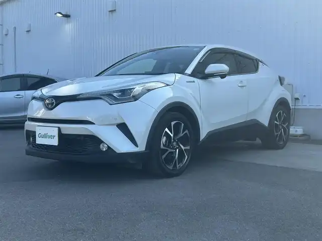トヨタ Ｃ－ＨＲ G 愛媛県 2017(平29)年 4.9万km ホワイトパールクリスタルシャイン 純正ナビ（Bluetooth/SD/CD/DVD/フルセグTV)/バックカメラ/前方ドライブレコーダー(SD欠)/ビルドインETC/ハーフレザーシート/シートヒーター/アダプティブクルーズコントロール/ブラインドスポットモニター/純正18インチアルミホイール/純正フロアマット/純正ドアバイザー/トノカバー/LEDヘッドライト/フォグランプ/オートマチックハイビーム/オートライト/ABS/横滑り防止装置/レーンキープアシスト/衝突被害軽減ブレーキ/盗難防止装置