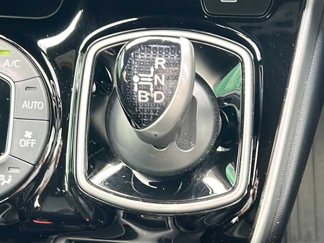 トヨタ ヴォクシー ハイブリッド ZS 煌Ⅲ 茨城県 2021(令3)年 4.7万km ブラック ワンオーナー/純正10インチナビゲーション/CD/DVD/Bluetooth/フルセグTV/バックカメラ/トヨタセーフティセンス/・プリクラッシュセーフティ/・クルーズコントロール/・レーンキープアシスト/・オートマチックハイビーム/コーナーセンサー/ビルトインETC2.0/ハーフレザーシート/前席シートヒーター/両側パワースライドドア/純正16インチAW/オートライト/LEDヘッドライト/保証書、取扱説明書