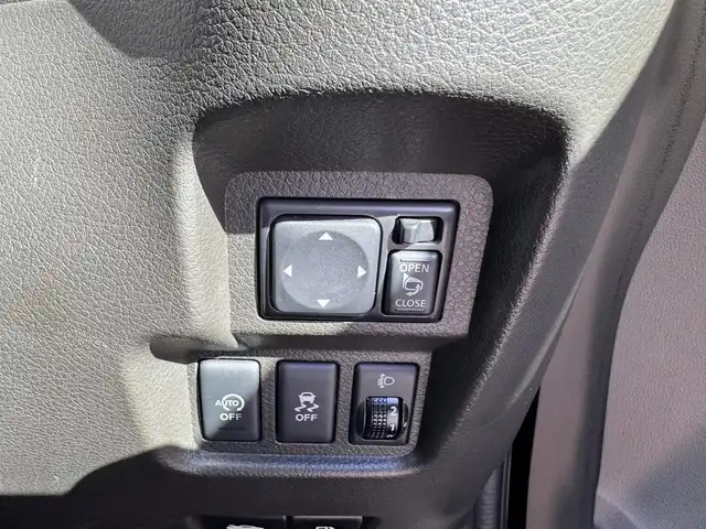 日産 キューブ 15X 滋賀県 2015(平27)年 5.6万km スーパーブラック 純正フルセグナビ/　フルセグ Bluetooth CD DVD SD AM FM/純正バックカメラ/インテリジェントキー×2/プッシュスタート/純正フロアマット/純正ドアバイザー/ヘッドランプレベライザー /電動格納ミラー/VDC/パワーウィンドウ/パワーステアリング/