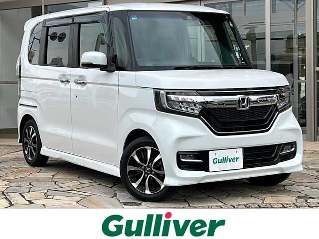 ホンダ Ｎ ＢＯＸ カスタム G L ホンダセンシング 静岡県 2020(令2)年 5.1万km プラチナホワイトパール 【安全装備】/ホンダセンシング/アダプティブ・クルーズ・コントロール（ACC）/・作動車速域：約30km/hから100km/h間/車線維持支援システム（LKAS）/・作動車速：約65km/hから100km/h間/・ステアリング制御/衝突軽減ブレーキ（CMBS）/・歩行者検知機能/・作動車速：約80km/h未満時/・対向車車速：約30km/hから80km/h時/誤発進抑制機能（前進）/・ミリ波レーダー検知：作動車速10km/h未満/歩行者事故低減ステアリング/・作動車速10km/hから40km/h間/路外逸脱抑制機能/・作動車速：約60km/hから100km/h間/先行車発進お知らせ機能/標識認識機能/オートハイビーム/誤発進抑制機能（後進）・ソナー検知：作動車速10km/h未満 /【主要装備】/社外ナビ　/バックカメラ　/ドライブレコーダー　/片側パワースライドドア　/ビルトインＥＴＣ　/チップアップシート　/ステアリングスイッチ　/シートヒーター