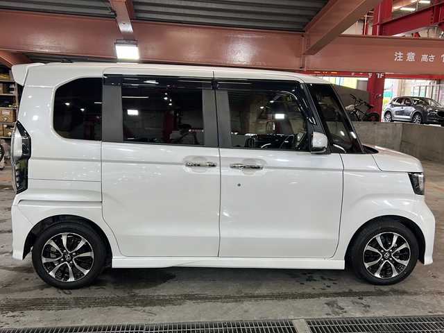 ホンダ Ｎ ＢＯＸ カスタム G L ホンダセンシング 静岡県 2020(令2)年 5.1万km プラチナホワイトパール 【安全装備】/ホンダセンシング/アダプティブ・クルーズ・コントロール（ACC）/・作動車速域：約30km/hから100km/h間/車線維持支援システム（LKAS）/・作動車速：約65km/hから100km/h間/・ステアリング制御/衝突軽減ブレーキ（CMBS）/・歩行者検知機能/・作動車速：約80km/h未満時/・対向車車速：約30km/hから80km/h時/誤発進抑制機能（前進）/・ミリ波レーダー検知：作動車速10km/h未満/歩行者事故低減ステアリング/・作動車速10km/hから40km/h間/路外逸脱抑制機能/・作動車速：約60km/hから100km/h間/先行車発進お知らせ機能/標識認識機能/オートハイビーム/誤発進抑制機能（後進）・ソナー検知：作動車速10km/h未満 /【主要装備】/社外ナビ　/バックカメラ　/ドライブレコーダー　/片側パワースライドドア　/ビルトインＥＴＣ　/チップアップシート　/ステアリングスイッチ　/シートヒーター