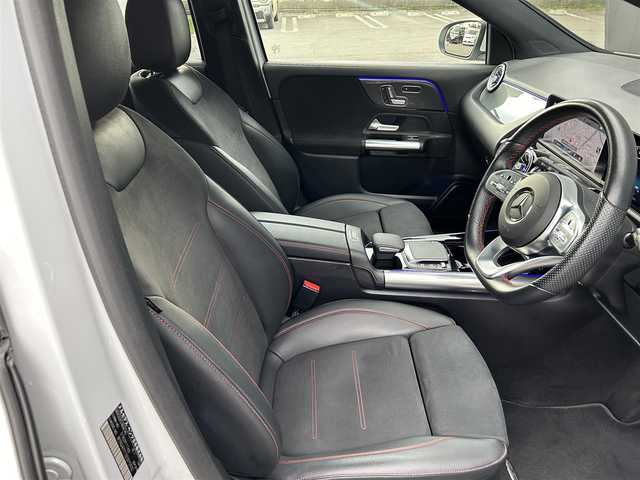 メルセデス・ベンツ Ｍ・ベンツ ＧＬＡ２００ｄ 4マチック AMGライン 道東・釧路十勝 2021(令3)年 3万km デジタルホワイト AMGライン/　・純正19インチAW/　・LEDヘッドライト/オートライト/　・アンビエントライト/　・アダプディブハイビームアシストプラス/レーダーセーフティーパッケージ/　・アクティブディスタンスディストニック/　・アクティブブラインドスポットアシスト/　・アクティブレーンキーピングアシスト/純正メモリナビ/TV/BT/USB/黒ハーフレザー/シートヒーター/メモリ付きパワーシート/パワーバックドア/フットトランクオープナー/パドルシフト/純正ドライブレコーダー(前後)/ワイヤレス充電/リアフォグライト/ETC2.0