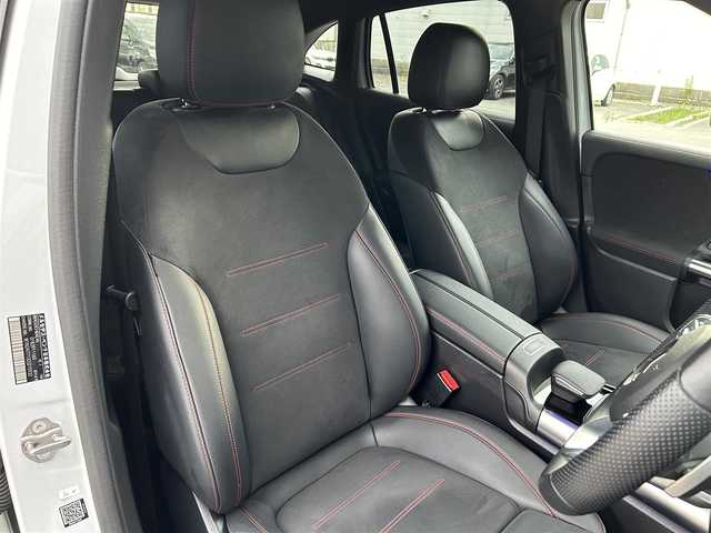 メルセデス・ベンツ Ｍ・ベンツ ＧＬＡ２００ｄ 4マチック AMGライン 道東・釧路十勝 2021(令3)年 3万km デジタルホワイト AMGライン/　・純正19インチAW/　・LEDヘッドライト/オートライト/　・アンビエントライト/　・アダプディブハイビームアシストプラス/レーダーセーフティーパッケージ/　・アクティブディスタンスディストニック/　・アクティブブラインドスポットアシスト/　・アクティブレーンキーピングアシスト/純正メモリナビ/TV/BT/USB/黒ハーフレザー/シートヒーター/メモリ付きパワーシート/パワーバックドア/フットトランクオープナー/パドルシフト/純正ドライブレコーダー(前後)/ワイヤレス充電/リアフォグライト/ETC2.0