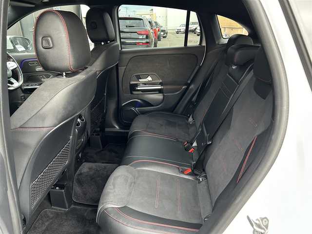 メルセデス・ベンツ Ｍ・ベンツ ＧＬＡ２００ｄ 4マチック AMGライン 道東・釧路十勝 2021(令3)年 3万km デジタルホワイト AMGライン/　・純正19インチAW/　・LEDヘッドライト/オートライト/　・アンビエントライト/　・アダプディブハイビームアシストプラス/レーダーセーフティーパッケージ/　・アクティブディスタンスディストニック/　・アクティブブラインドスポットアシスト/　・アクティブレーンキーピングアシスト/純正メモリナビ/TV/BT/USB/黒ハーフレザー/シートヒーター/メモリ付きパワーシート/パワーバックドア/フットトランクオープナー/パドルシフト/純正ドライブレコーダー(前後)/ワイヤレス充電/リアフォグライト/ETC2.0