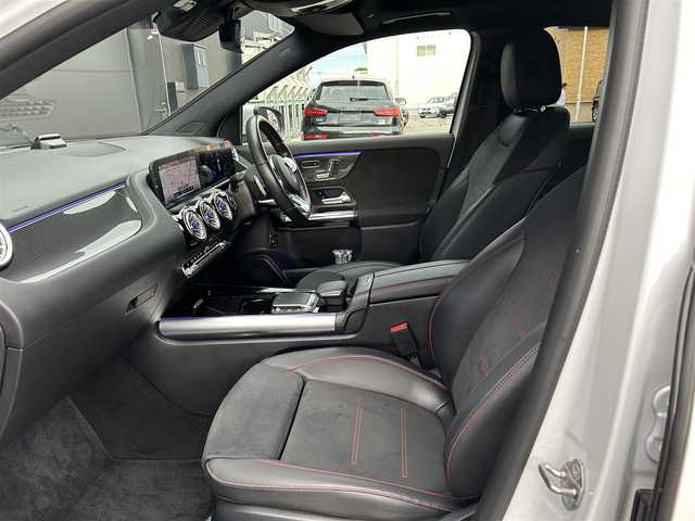 メルセデス・ベンツ Ｍ・ベンツ ＧＬＡ２００ｄ 4マチック AMGライン 道東・釧路十勝 2021(令3)年 3万km デジタルホワイト AMGライン/　・純正19インチAW/　・LEDヘッドライト/オートライト/　・アンビエントライト/　・アダプディブハイビームアシストプラス/レーダーセーフティーパッケージ/　・アクティブディスタンスディストニック/　・アクティブブラインドスポットアシスト/　・アクティブレーンキーピングアシスト/純正メモリナビ/TV/BT/USB/黒ハーフレザー/シートヒーター/メモリ付きパワーシート/パワーバックドア/フットトランクオープナー/パドルシフト/純正ドライブレコーダー(前後)/ワイヤレス充電/リアフォグライト/ETC2.0
