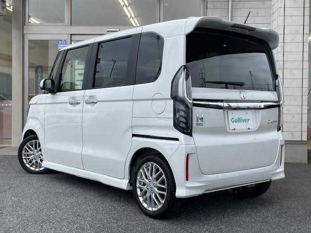 ホンダ Ｎ ＢＯＸ カスタム L ターボ 埼玉県 2022(令4)年 0.6万km プラチナホワイトパール 社外SDナビ(Strada)/【CD/DVD/フルセグ/Bluetooth】/ホンダセンシング/レーダークルーズコントロール/衝突軽減ブレーキ/パーキングセンサーシステム/シートヒーター/バックカメラ/ドライブレコーダー/ETC/純正アルミホイール/LEDヘッドライト/ハーフレザーシート