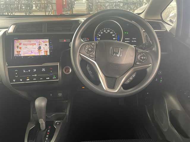 ホンダ フィット 13G L ホンダセンシング 大阪府 2018(平30)年 0.5万km クリスタルブラックパール ホンダセンシング/・安全運転支援システム/・アダプティブクルーズコントロール/・衝突軽減ブレーキ/・誤発進抑制機能/・歩行者事故低減ステアリング/・路外逸脱抑制機能/・車線維持支援システム/・先行車発進お知らせ機能/・標識認識機能/ホンダ純正ナビ/・フルセグTV/・Bluetooth/・バックカメラ/LEDヘッドライト/・オートライト/レーンキープアシスト/プッシュスタート/ワンオーナー/新車保証書/取扱説明書