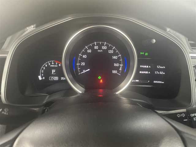ホンダ フィット 13G L ホンダセンシング 大阪府 2018(平30)年 0.5万km クリスタルブラックパール ホンダセンシング/・安全運転支援システム/・アダプティブクルーズコントロール/・衝突軽減ブレーキ/・誤発進抑制機能/・歩行者事故低減ステアリング/・路外逸脱抑制機能/・車線維持支援システム/・先行車発進お知らせ機能/・標識認識機能/ホンダ純正ナビ/・フルセグTV/・Bluetooth/・バックカメラ/LEDヘッドライト/・オートライト/レーンキープアシスト/プッシュスタート/ワンオーナー/新車保証書/取扱説明書