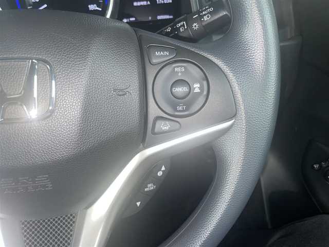 ホンダ フィット 13G L ホンダセンシング 大阪府 2018(平30)年 0.5万km クリスタルブラックパール ホンダセンシング/・安全運転支援システム/・アダプティブクルーズコントロール/・衝突軽減ブレーキ/・誤発進抑制機能/・歩行者事故低減ステアリング/・路外逸脱抑制機能/・車線維持支援システム/・先行車発進お知らせ機能/・標識認識機能/ホンダ純正ナビ/・フルセグTV/・Bluetooth/・バックカメラ/LEDヘッドライト/・オートライト/レーンキープアシスト/プッシュスタート/ワンオーナー/新車保証書/取扱説明書
