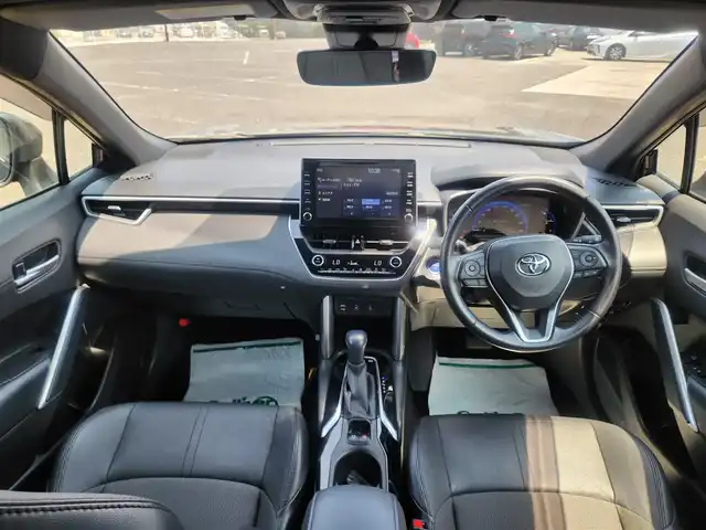 トヨタ カローラ クロス ハイブリッド Z 栃木県 2022(令4)年 3.4万km アティチュードブラックマイカ 純正9型ディスプレイオーディオ/ハンズフリーパワーバックドア/バックモニター/ビルトインETC2.0/レーダークルーズコントロール/クリアランスソナー/セーフティセンス/・プリクラッシュセーフティ/・レーントレーシングアシスト/・オートマチックハイビーム/・ロードサインアシスト/車両接近通報装置/パーキングサポートブレーキ(前後)/LEDヘッドランプ/本革巻きステアリング/ステアリングスイッチ/革/ファブリックコンビシート/前席シートヒーター/純正18インチアルミホイール/スマートエントリー/スタートシステム/禁煙車