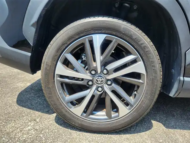 トヨタ カローラ クロス ハイブリッド Z 栃木県 2022(令4)年 3.4万km アティチュードブラックマイカ 純正9型ディスプレイオーディオ/ハンズフリーパワーバックドア/バックモニター/ビルトインETC2.0/レーダークルーズコントロール/クリアランスソナー/セーフティセンス/・プリクラッシュセーフティ/・レーントレーシングアシスト/・オートマチックハイビーム/・ロードサインアシスト/車両接近通報装置/パーキングサポートブレーキ(前後)/LEDヘッドランプ/本革巻きステアリング/ステアリングスイッチ/革/ファブリックコンビシート/前席シートヒーター/純正18インチアルミホイール/スマートエントリー/スタートシステム/禁煙車