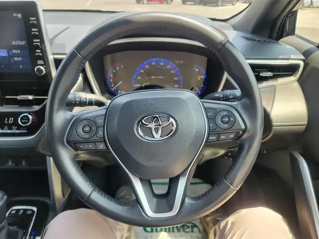 トヨタ カローラ クロス ハイブリッド Z 栃木県 2022(令4)年 3.4万km アティチュードブラックマイカ 純正9型ディスプレイオーディオ/ハンズフリーパワーバックドア/バックモニター/ビルトインETC2.0/レーダークルーズコントロール/クリアランスソナー/セーフティセンス/・プリクラッシュセーフティ/・レーントレーシングアシスト/・オートマチックハイビーム/・ロードサインアシスト/車両接近通報装置/パーキングサポートブレーキ(前後)/LEDヘッドランプ/本革巻きステアリング/ステアリングスイッチ/革/ファブリックコンビシート/前席シートヒーター/純正18インチアルミホイール/スマートエントリー/スタートシステム/禁煙車