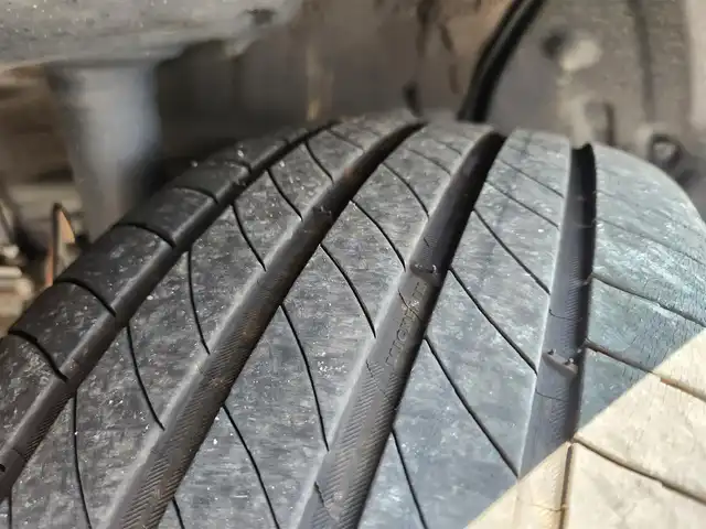 トヨタ カローラ クロス ハイブリッド Z 栃木県 2022(令4)年 3.4万km アティチュードブラックマイカ 純正9型ディスプレイオーディオ/ハンズフリーパワーバックドア/バックモニター/ビルトインETC2.0/レーダークルーズコントロール/クリアランスソナー/セーフティセンス/・プリクラッシュセーフティ/・レーントレーシングアシスト/・オートマチックハイビーム/・ロードサインアシスト/車両接近通報装置/パーキングサポートブレーキ(前後)/LEDヘッドランプ/本革巻きステアリング/ステアリングスイッチ/革/ファブリックコンビシート/前席シートヒーター/純正18インチアルミホイール/スマートエントリー/スタートシステム/禁煙車