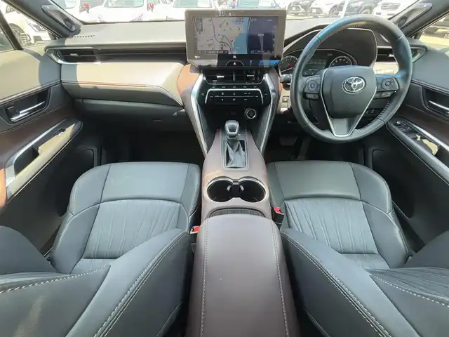 トヨタ ハリアー Z 徳島県 2022(令4)年 0.7万km ホワイトパールクリスタルシャイン 純正JBLナビ　/　AM/FM/BT/USB/フルセグ/Miracast/バックカメラ/全周囲カメラ/ビルトインETC2.0/OP調光パノラマルーフ/ハーフレザーシート/デジタルインナーミラー/ドライブレコーダー/運転席パワーシート/クルーズコントロール/純正フロアマット/パワーバックドア/ブラインドスポットモニター/クリアランスソナー/プッシュスタート/スマートキー/コーナーセンサー/本革巻きステアリング/フォグライト/オートライト/LEDヘッドライト/オートブレーキホールド