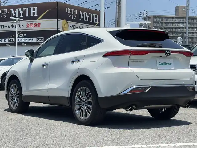 トヨタ ハリアー Z 徳島県 2022(令4)年 0.7万km ホワイトパールクリスタルシャイン 純正JBLナビ　/　AM/FM/BT/USB/フルセグ/Miracast/バックカメラ/全周囲カメラ/ビルトインETC2.0/OP調光パノラマルーフ/ハーフレザーシート/デジタルインナーミラー/ドライブレコーダー/運転席パワーシート/クルーズコントロール/純正フロアマット/パワーバックドア/ブラインドスポットモニター/クリアランスソナー/プッシュスタート/スマートキー/コーナーセンサー/本革巻きステアリング/フォグライト/オートライト/LEDヘッドライト/オートブレーキホールド